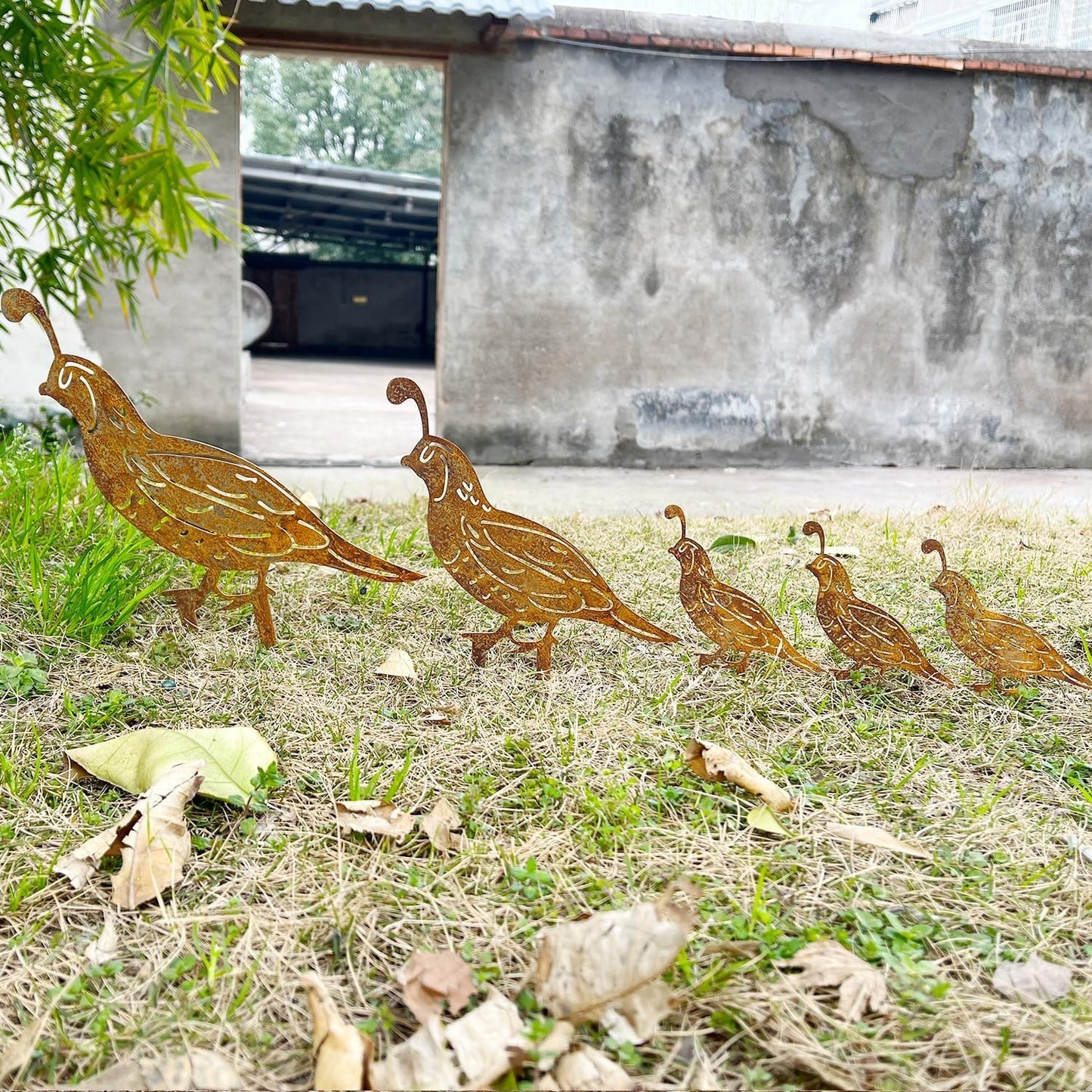 5Pcs Rusty Quail Family Decorative Garden Stakes | Metal Birds Yard Decor